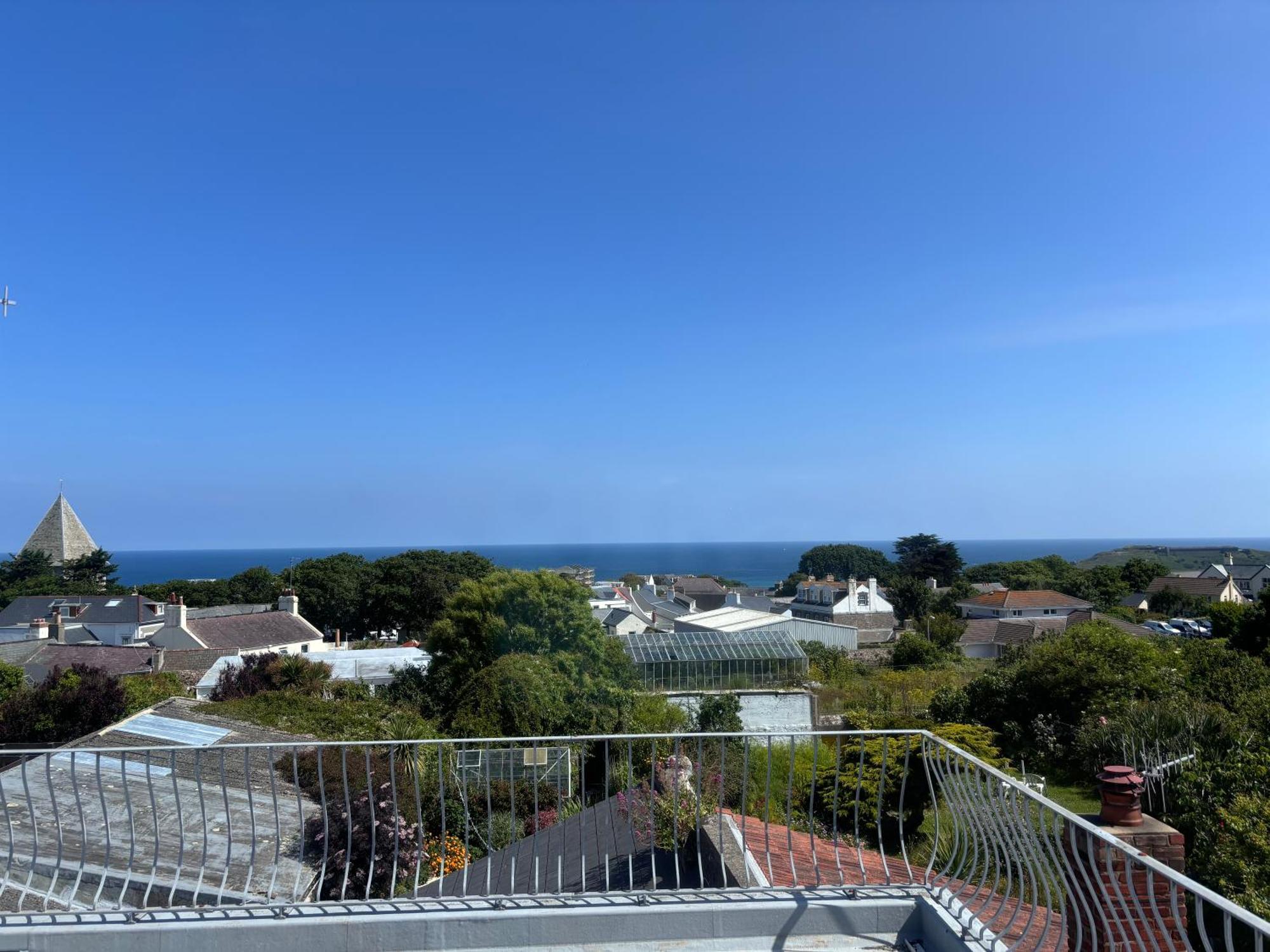 Bonjour Guest House Braye Екстер'єр фото